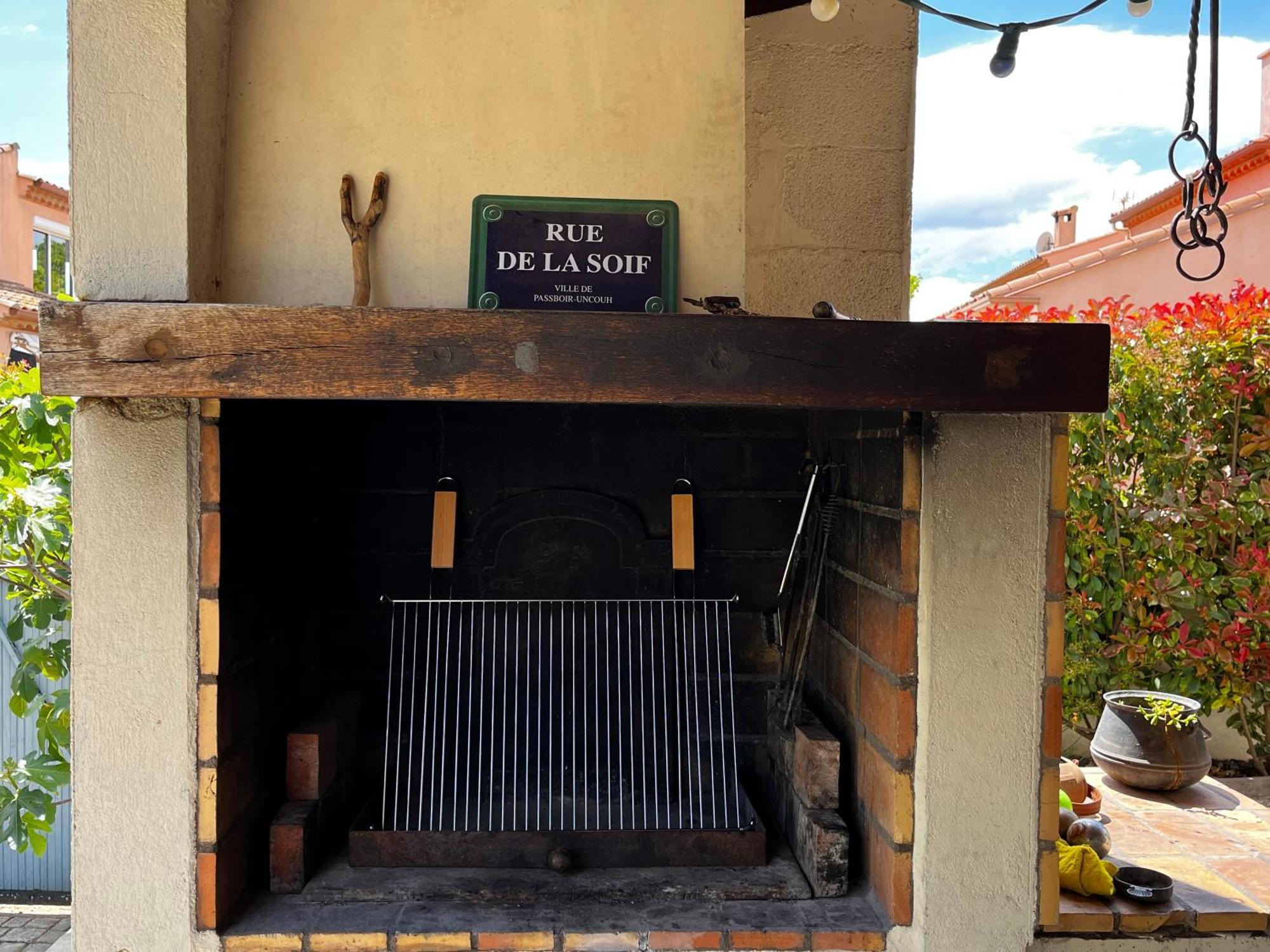 La Maison Brennus , Piscine, 15 Min Des Plages Holiday home Beziers